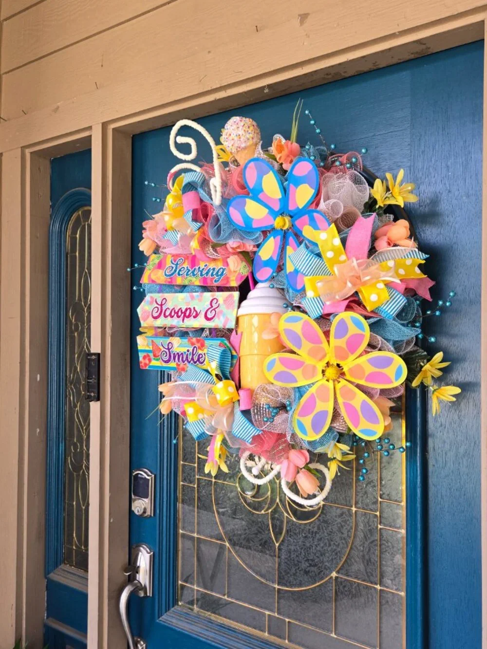 Serving Scoops & Smiles Summer Wreath